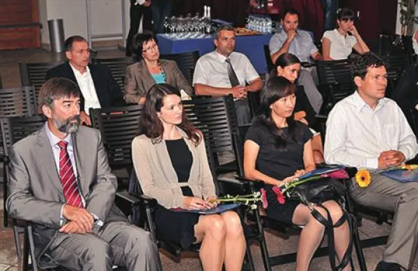 Z leve: dr. Darjo Felda, dr. Tanja Kosi, dr. Cui Zhang in dr. Janez Berdavs