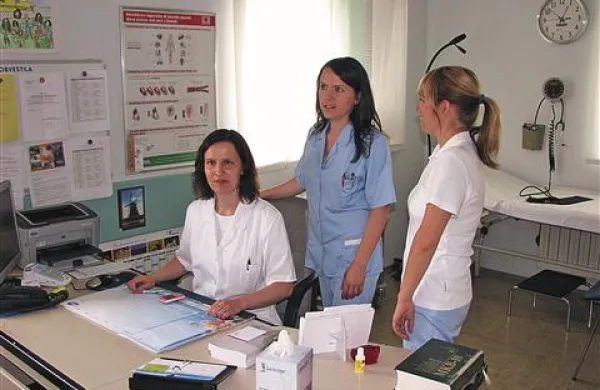 Timsko delo naj bi prineslo večje zadovoljstvo vsem, je prepričana ekipa ajdovske referenčne ambulante.   