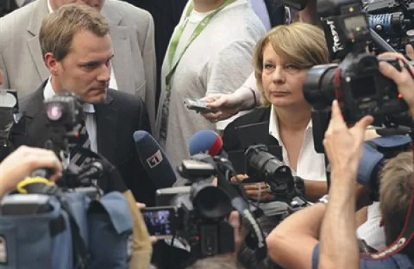 Nemški minister za zdravje Daniel Bahr je danes sporočil, da število okužb z nevarnim sevom bakterije E.coli v Nemčiji upada.