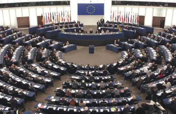 Evropski parlament je danes  z veliko večino dal zeleno luč za vključitev Bolgarije in Romunije v območje schengna.