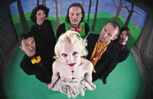 Revolute so posneli nov videospot.