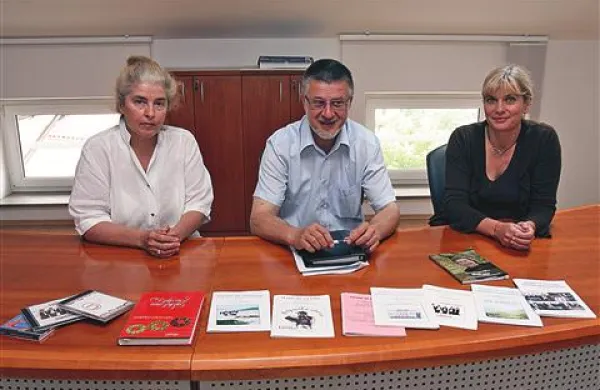 Letošnjo utemeljitev komisije so predstavili (z leve): Jasna Vidakovič, Danijel Božič in Vladislava Navotnik..