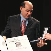 Engelbert Logar  je leta 2009 prejel plaketo JSKD, v nedeljo ji bo dodal še  11. Štrekljevo nagrado.