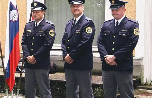 Trojica pogumnih tolminskih policistov (z leve): Gregor Plajnšek, Mitja Jerkič in kandidat za policista Igor Povšič
