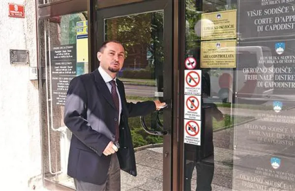 Gašpar Gašpar Mišič je včeraj na sojenju Klavdiju Mallyju ponovil očitke, ki jih je zapisal v kazenski ovadbi. Pravi, da je ponosen, da Mallyja ni več na piranski upravni enoti.   