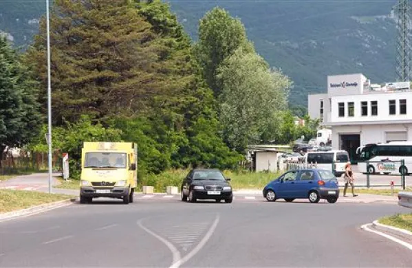 Obljubljene Vodovodne poti ob Qlandiji še ne bodo gradili, saj se občina in Hypo Leasing še nista dogovorili. 