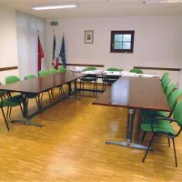 Dvorana vzhodnokraškega rajonskega sveta na Opčinah 
