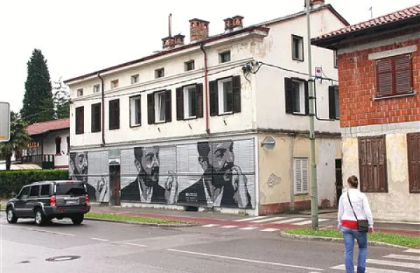 Začasno zatočišče za brezdomce naj bi že v septembru uredili v stari hiši  na koncu Erjavčeve ulice.