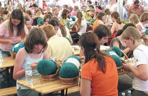Na festivalu vsako leto sodeluje tudi veliko mladih. 