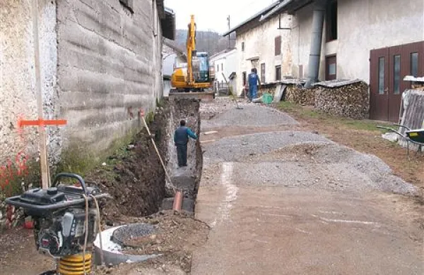 Tako so januarja 2007 delavci začeli polagati kanalizacijo po Zagorju. Zdaj je nared, z njo pa prihajajo tudi stroški.