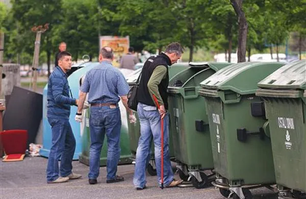 Najdba trupelca v zabojniku za smeti je pretresla Novogoričane.