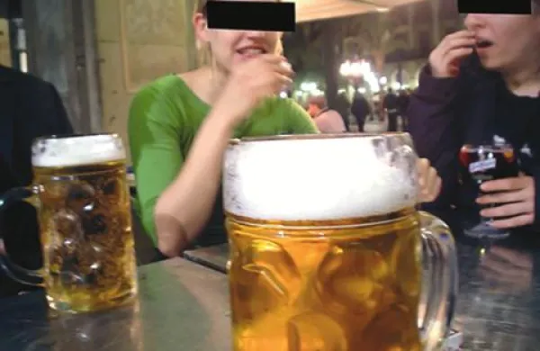 Mladi pogosto povzročijo prometno nesrečo zaradi opitosti.  
