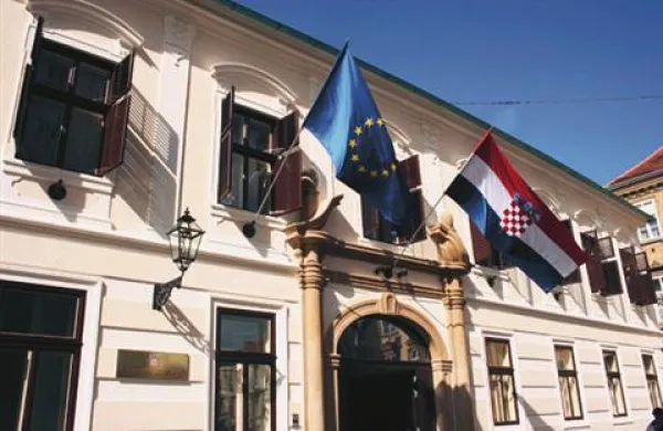 Predlog za zaprtje še zadnjih poglavij po Barrosovih besedah Hrvaški utira pot, da postane 28. članica unije 1. julija 2013