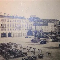 Leta 1891 je bilo v Trstu ustanovljeno Združenje trgovcev s kavo, tretje tovrstno združenje v Evropi (Trst, Veliki trg, 1870)