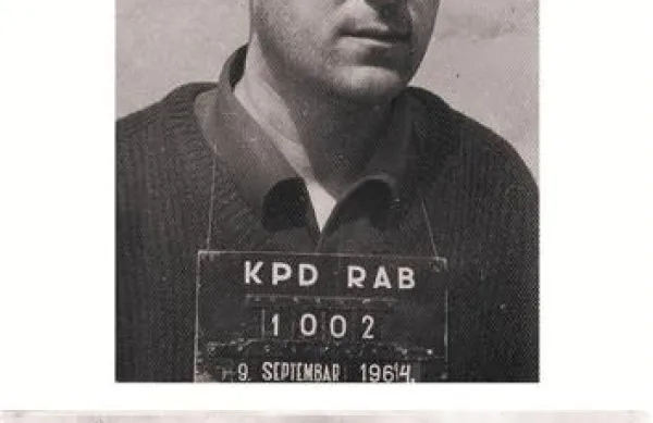 Toplišek ob prihodu v zapor Stara Gradiška  z napisom KPD Rab, kar je bil uradni naziv za zloglasni Goli otok.