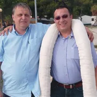 Dr. Marko Likon in Andraž Eller s svitom posse okoli vratu