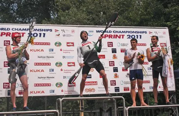 Tako se je na zmagovalnem odru veselil svetovni prvak Nejc Žnidarčič