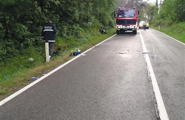 Motorist umrl  na poti            domov