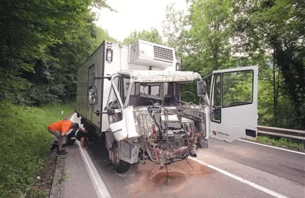 Prometni policisti še preiskujejo natančen vzrok nesreče.