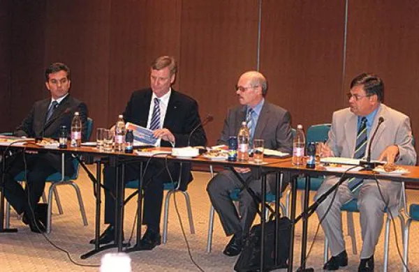 Na novinarski konferenci družbe Hit so bili prisotni: član uprave Uroš Kravos, predsednik uprave Hita Drago Podobnik, član uprave Stojan Pliberšek in delavski direktor Marjan Zahar.