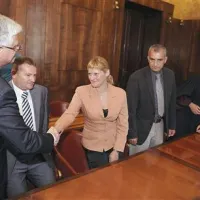 Predsednik DZ Pavel Gantar je začudeno pogledal, ko je slišal razglasitev, a je čestital  predsedniku KS Egonu Ražmanu, predsednici italijanske narodne skupnosti v Ankaranu Lindi Rotter in pobudniku ustanovitve občine Gregorju Strmčniku