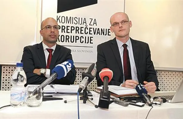 Predsednik protikorupcijske komisije Goran Klemenčič (desno) in njegov namestnik Rok Praprotnik.