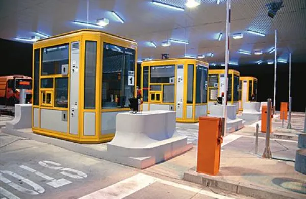 Dars napoveduje odstranitev cestninskih postaj po uvedbi elektronskega cestninjenja za tovornjake, kar naj bi se zgodilo leta 2012.