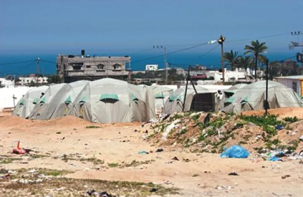Izraelska blokada Gaze je tamkajšnje prebivalce obsodila na revščino, je danes opozorila Agencija Združenih narodov za palestinske begunce.  