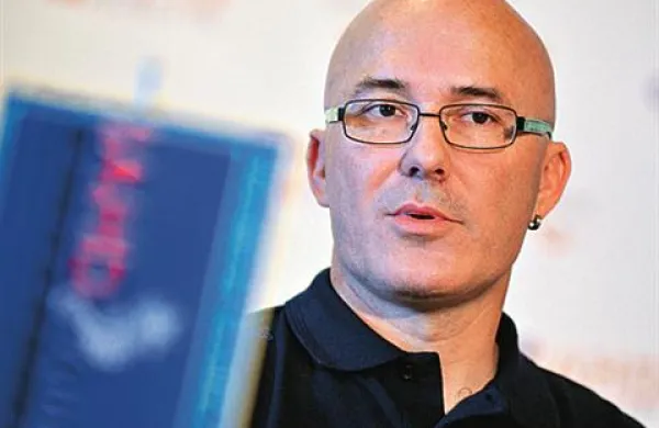 Damjan Peklar je prvi invalid s poškodbo hrbtenjače, ki je postal inštruktor potapljanja v svetovni potapljaški zvezi C.M.A.S. 