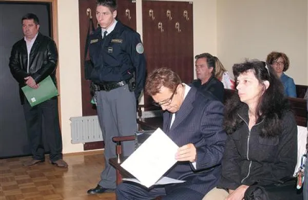 Obtožba zaradi delitve provizij