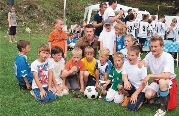 Mladi divaški nogometni upi.