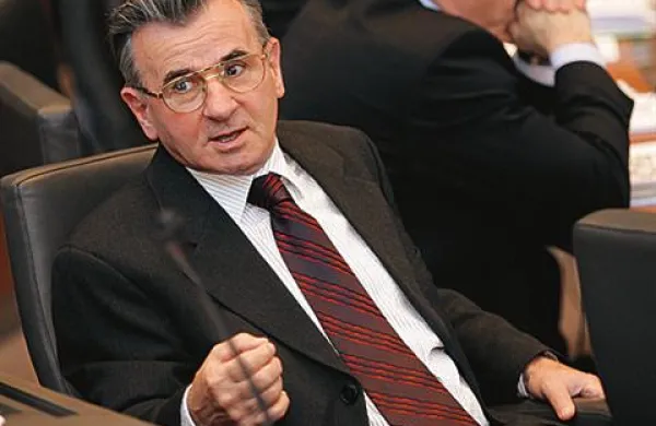Podpredsednika državnega zbora in poslanca SD Mirana Potrča so danes popoldne odpeljali v bolnišnico.