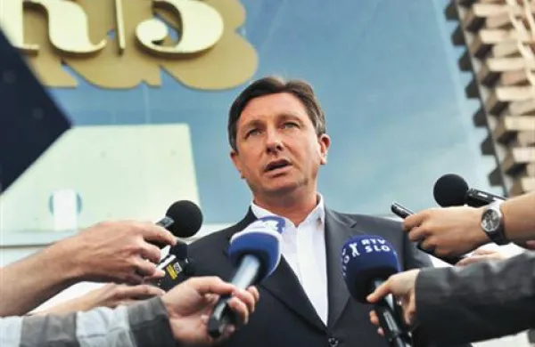 Borut Pahor ne namerava ukiniti občasnih neformalnih srečanj z novinarji.