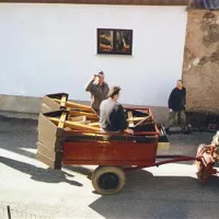Domačini so sami izdelali križe. 
