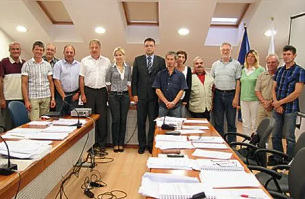 Komenski občinski svetniki bodo imeli danes slavnostno sejo.