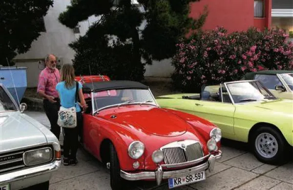 Tradicionalno mednarodno srečanje starodobnih vozil, izdelanih med leti 1915 in 1980, Adria Classic Rally 2011. (Foto: STA)