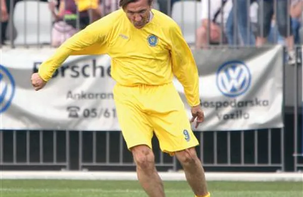 Željko Studen v akciji na dobrodelni prireditvi Gol za Edija