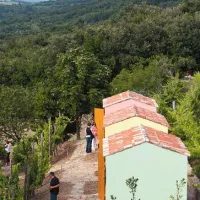 Hiške slovenske Istre so umestili v naravo. Ciljajo na turiste, ki radi počitnikujejo v stiku s pristnim avtohtonim okoljem.