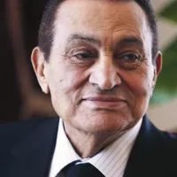 Strmoglavljeni egiptovski predsednik Hosni Mubarak naj bi imel raka na želodcu.