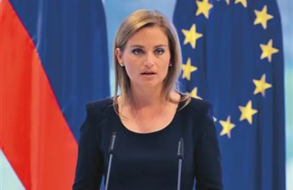 Notranja ministrica Katarina Kresal je ob današnjem svetovnem dnevu beguncev opozorila na pomen spoštovanja jihovih pravic.