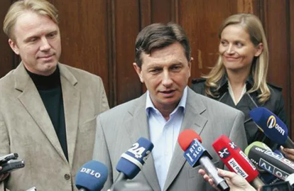 Predsedniki koalicijskih strank bodo na današnjem kolegiju pri premierju Borutu Pahorju govorili o nadaljnji usodi vlade in koalicije.