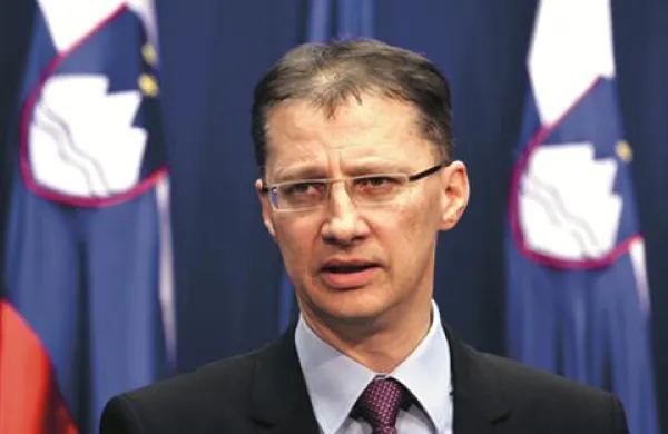 Minister za šolstvo Igor Lukšič bo začasno prevzel vodenje ministrstva za visoko šolstvo, znanost in tehnologijo. 