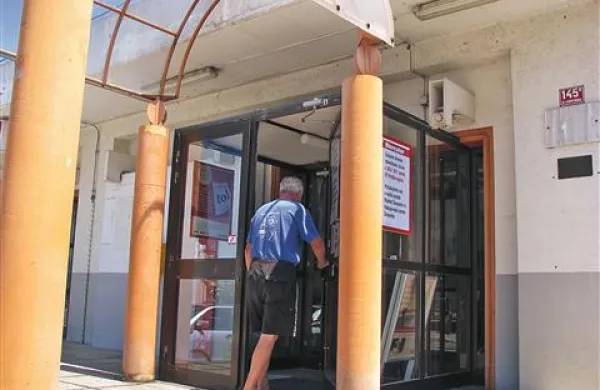 Market naj bi zaprli, ker da že dolgo  posluje z izgubo. V kraju z 2500 prebivalci ...