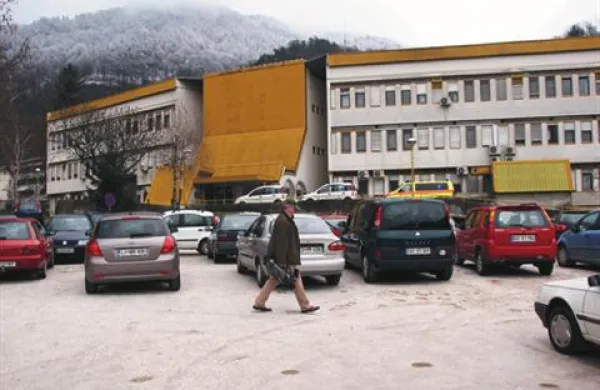Idrijskega zdravstvenega doma še ne bodo obnavljali.