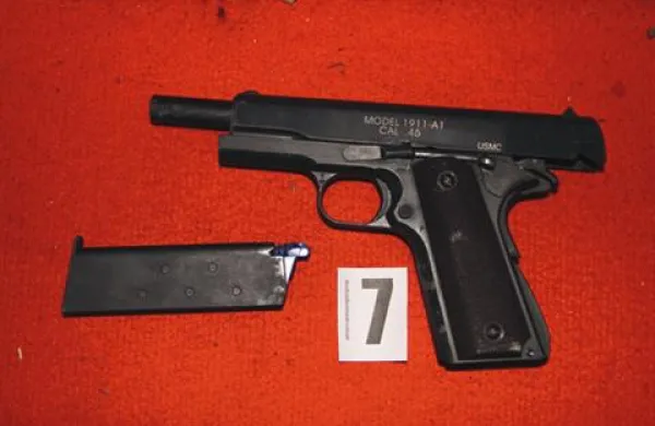 17-letna roparja sta pri ropu uporabila tudi plinsko pištolo.