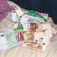 Mladoletnika sta ukradla več kot 8000 evrov.