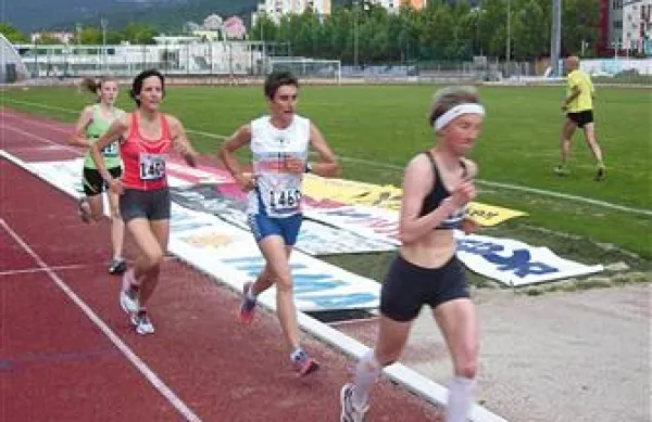 Tek žensk, z desne: Sergeja Lipušček, Kristina Bele, Jana Kotar Ilijaš