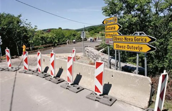 Most čez progo v Dolu pri Vogljah je po 86 letih le dočakal temeljito obnovo.