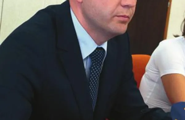 Prvi mož celjskih kriminalistov Jože Senica je povedal, da deklico še vedno intenzivno iščejo, njenega očeta pa so priprli. 