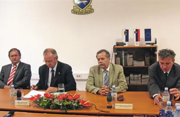 Rektorji štirih slovenskih univerz so bili danes kritični do zakona o visokem šolstvu in Nacionalne agencije RS za kakovost v visokem šolstvu.  